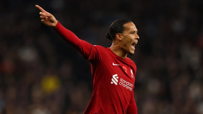 6th Novemberr 2022; Tottenham Hotspur Stadium. Tottenham, London, England; Premier League football, Tottenham Hotspur versus Liverpool; Virgil van Dijk of Liverpool gives out instructions Photo: Shaun Brooks