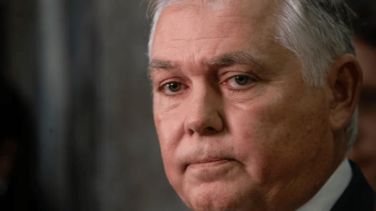 Police Minister is adamant about pushing ahead with plans to ban gang patches