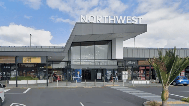 A retail worker at a West Auckland mall says there was chaos, panic and confusion following an armed robbery on Sunday.