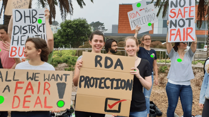 A junior doctors' strike will go ahead on Tuesday after one of their unions and Te Whatu Ora failed to reach a last-minute agreement.