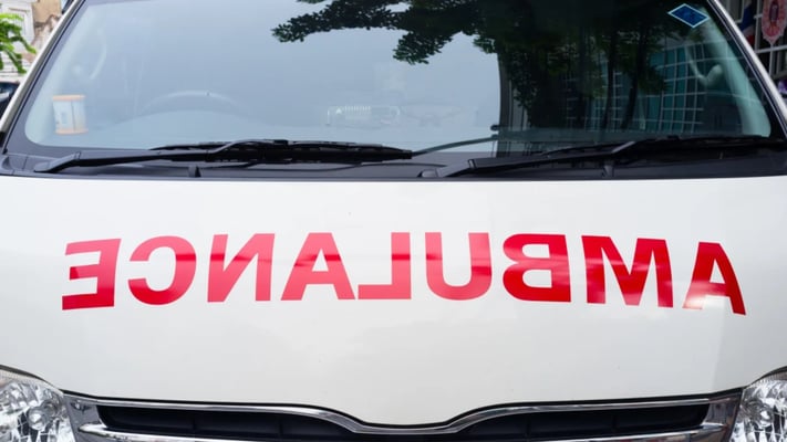 An ambulance call handler has been found in breach of the Code of Health and Disability Services Consumers' Rights after a teenager died from an asthma attack due to the delay in the ambulance being dispatched.