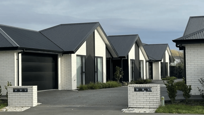 The median national house price is holding steady as the number of sales increase.