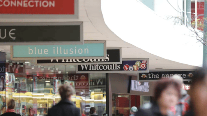 A retail industry group says businesses are shuting up shop as customers worry about their spending.