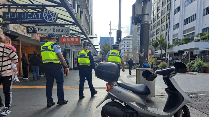 21 police added to downtown Auckland
