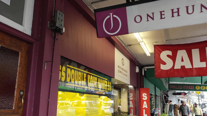 Hammer-Wielding Thieves Flee After Smash-and-Grab in Auckland's Onehunga