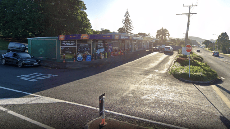 Hammer-Wielding Robbers Assault Whangārei Dairy Worker, Remain At Large