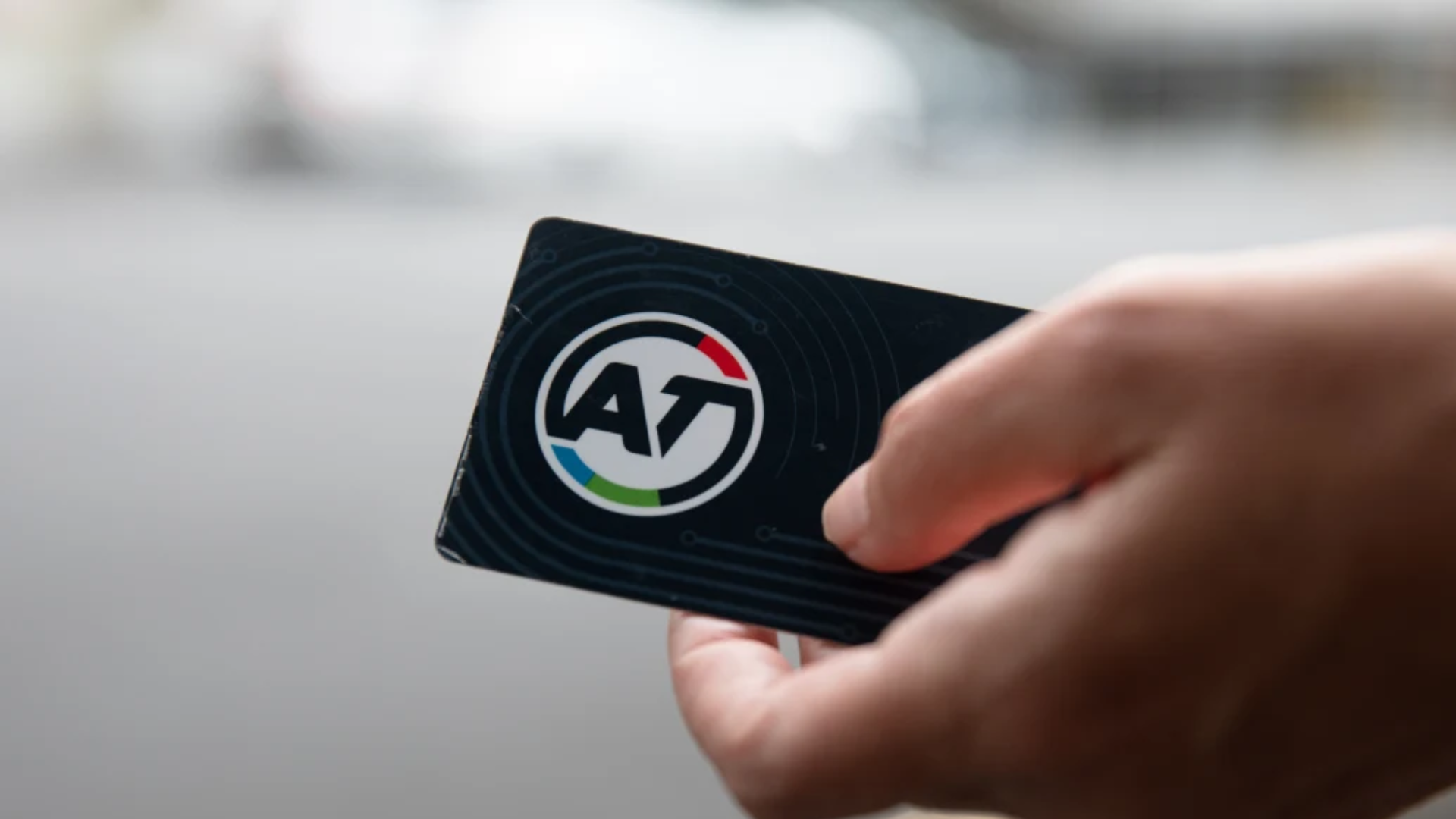 There's a new way to pay for public transport in Auckland, with contactless payment now available on buses, trains and ferries.
