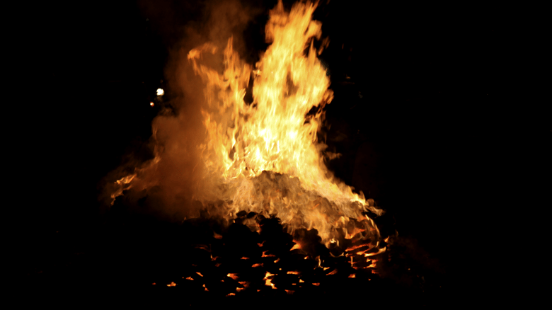 Man Wakes Up On Funeral Pyre After Being Declared Dead by Doctors