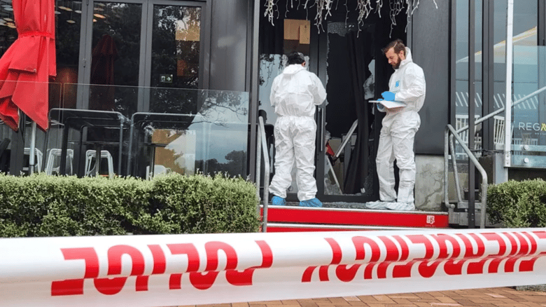 Armed Robbers Hit North Shore Restaurant
