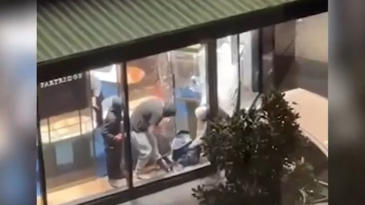 Thieves smash into Auckland jewellery store, forcing staff to hide in locked room