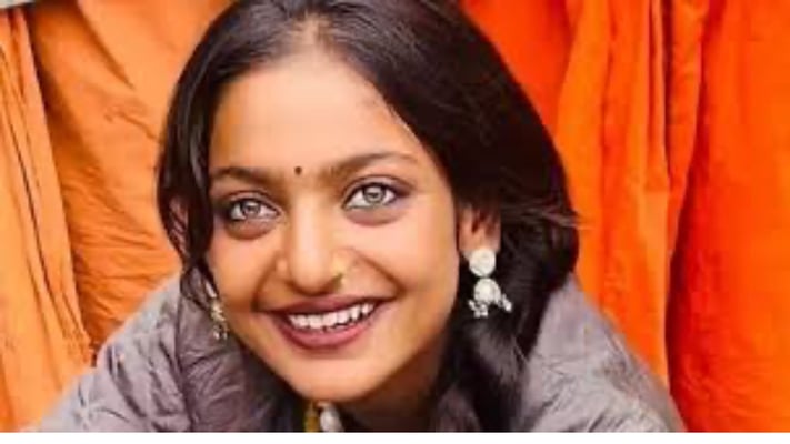 Mahakumbh Mela Sensation Monalisa Bhosle to Debut in Malayalam Cinema