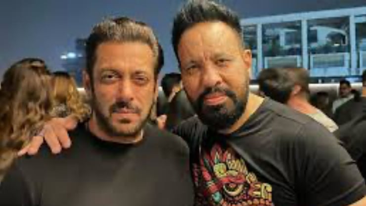 Salman Khan Visits Shera to Mourn His Father’s Demise