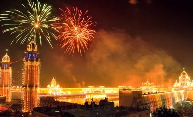 Fireworks, LED lighting mark 'Bandi Chhor Diwas', Diwali at Golden Temple