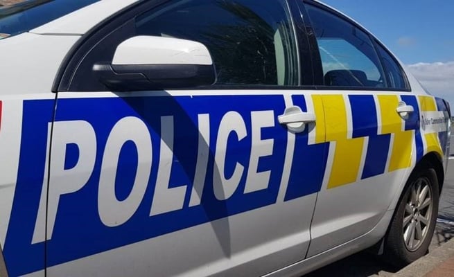 Breaking News: Woman held hostage inside Manukau Westfield