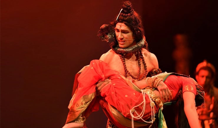 A legend of a production (Review)