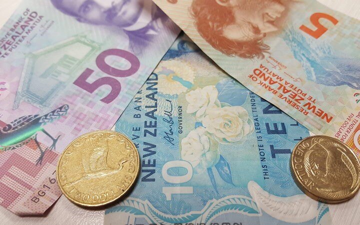 An extra $48 a week for some NZ families - Minimum wage to go up to $17.70 an hour