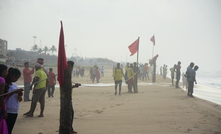 Hundreds of thousands evacuated as 'Cyclone Fani' with 200 kmph wind approaches India