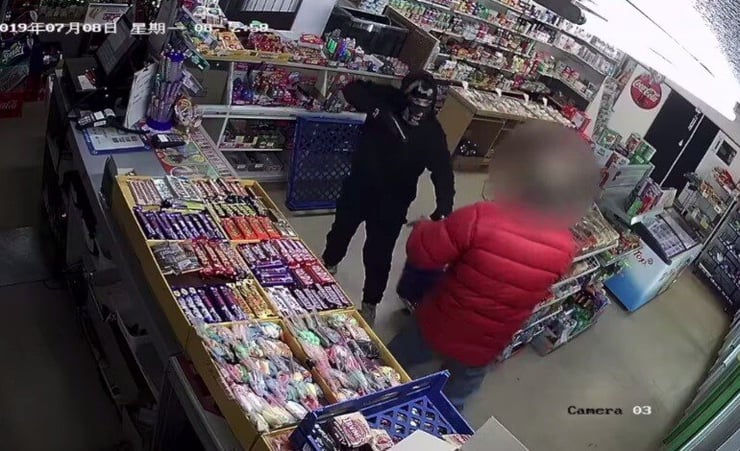 Man fends off pistol-toting robber in Christchurch