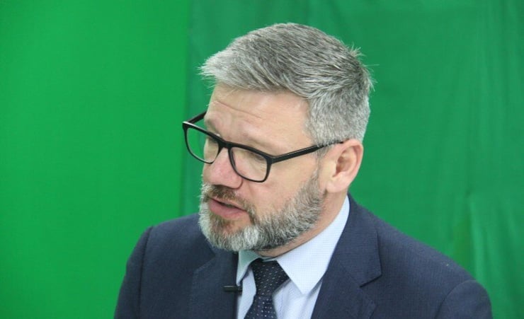 Immigration Minister brushes off delays in visa processing as “operational issues”