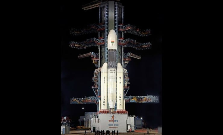Moonshot 2: India's 'Bahubali' rocket lifts off with Chandrayaan-2
