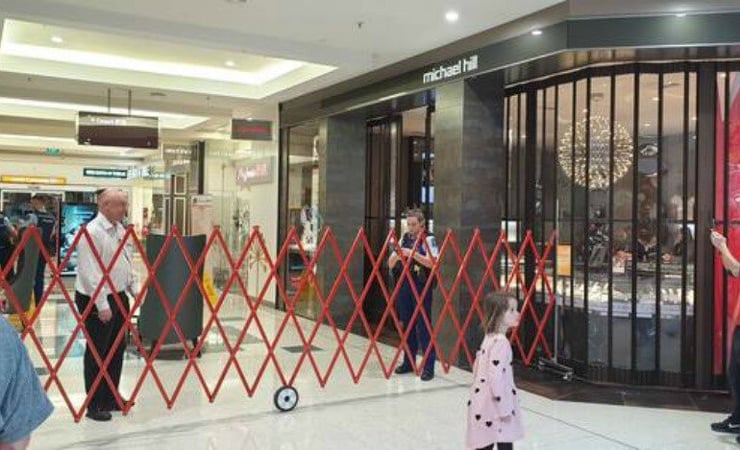 Three men arrested following St Lukes mall robbery