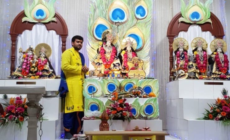 Devotees throng Radha Krishna temple for Janmastami celebrations