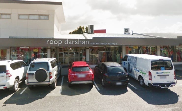 Roskill jewellery store Roopdarshan robbed in broad daylight