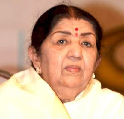 Legendary bollywood singer Lata Mangeshkar hospitalised and under observation