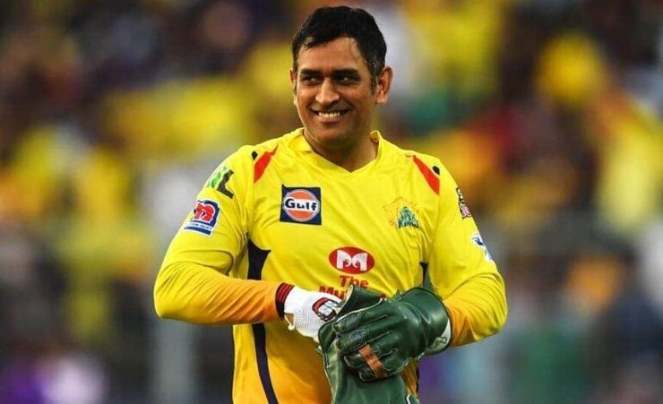 Dhoni hits the nets at Chennai amid huge fanfare