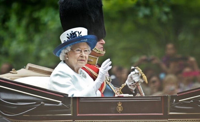 Queen tells UK 'we will succeed' in fight against COVID-19