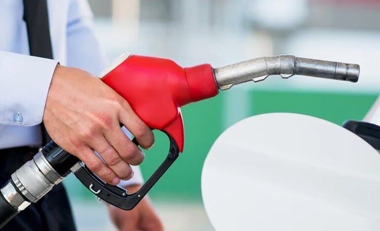 Record deal to cut oil output ends price war