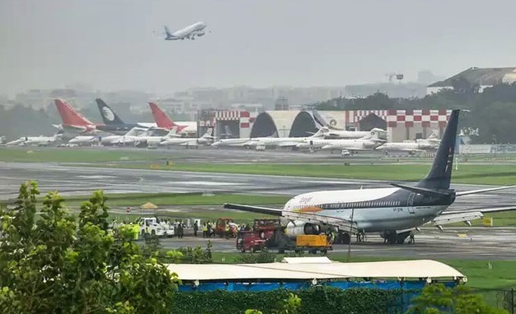 3,700 stranded foreigners go home in 20 flights from Mumbai