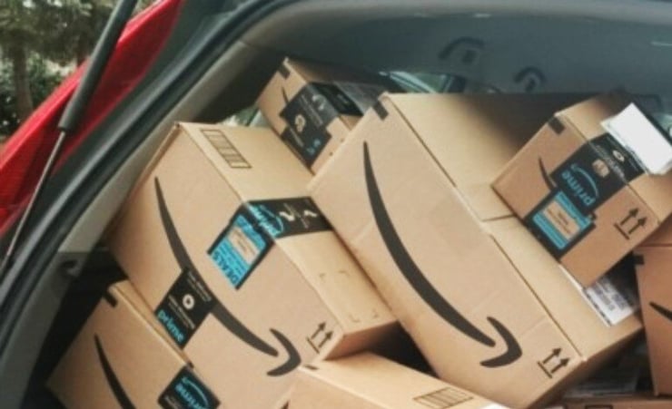 Amazon driver quits via Twitter, leaves van with packages on road