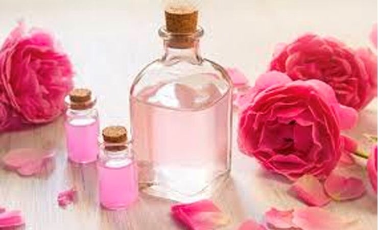 5 Reasons Rose Water is the BEST thing to happen to your hair