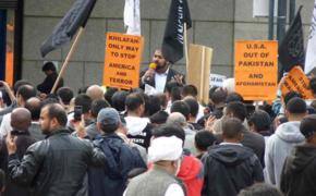 Muslims protest Zardari rally in UK