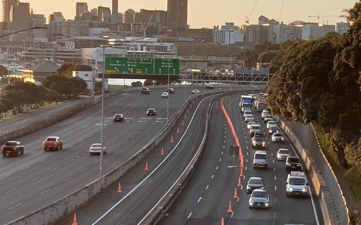 Snail's pace: Aucklanders face frustrating commute over Harbour Bridge