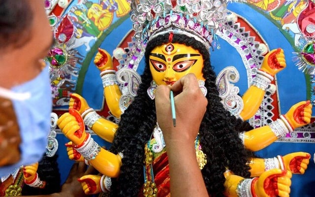 Bengalis favourite Durga Puja pandal-hopping goes virtual