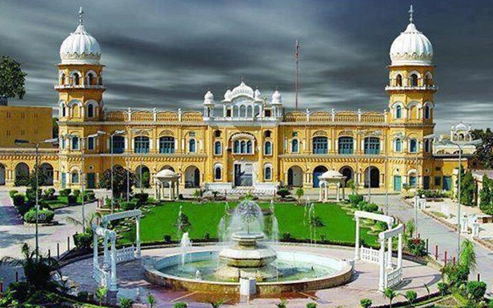 Pakistan invites Indian Sikhs for Guru Nanak's 551st birth anniversary