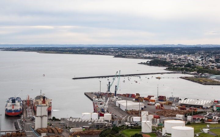 Covid-19: Bungle allows cargo ship crew to skip isolation protocols
