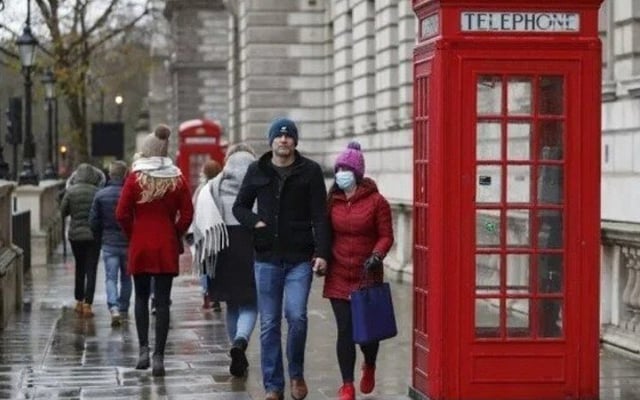 London to move into highest level of Covid-19 curbs