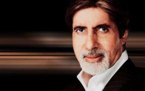 Big B takes on abusive blogger