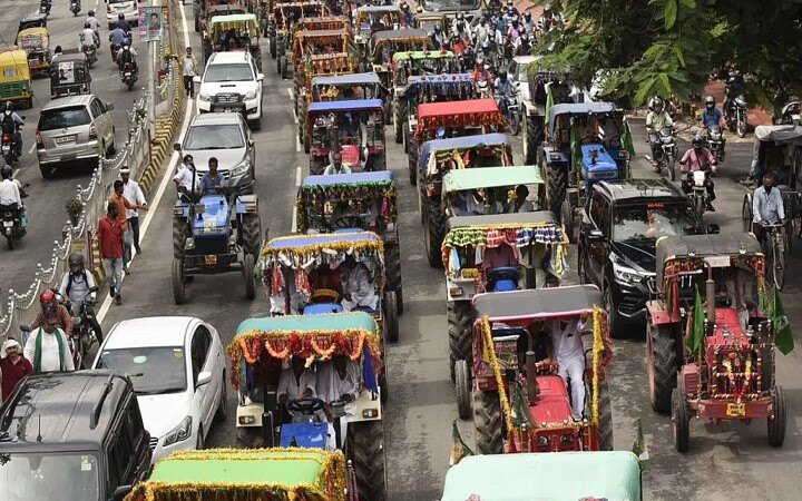 Farmers hold tractor march, say it's 'rehearsal' for January 26