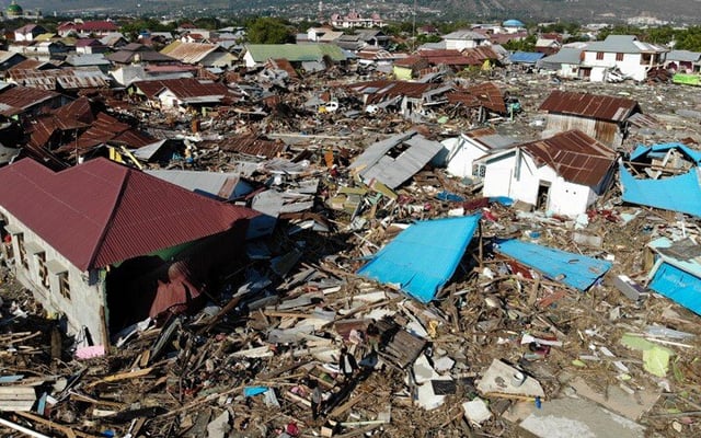 35 killed in massive Indonesia earthquake