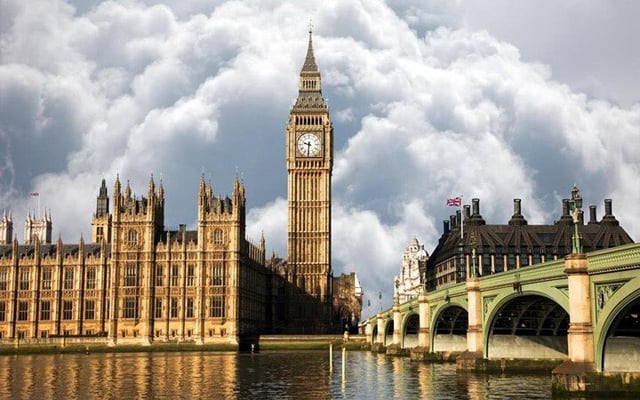 Returning students 'behind' secondary Covid infections across UK