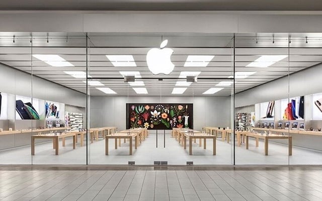 Apple crosses $100 billion in quarterly revenue for 1st time