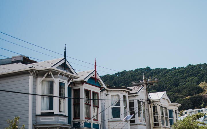 Reserve Bank to reimpose LVRs for first home buyers, property investors from 1 March