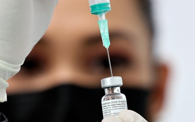 NZ's first Covid-19 vaccine due in a week - Hipkins explains