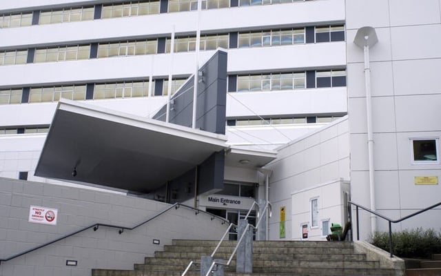 Patient with Covid-19 dies in North Shore Hospital, Health Ministry confirms