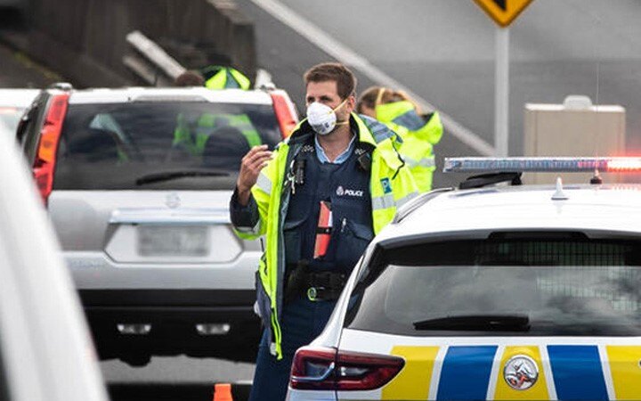 Checkpoints re-established as Auckland enters Alert Level 3