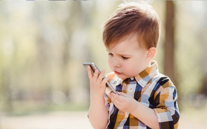 Mobile use can change how kids see the world